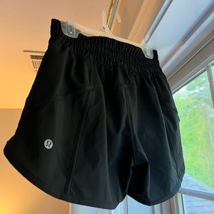 NWT Lululemon Black Tracker LR 4” Shorts